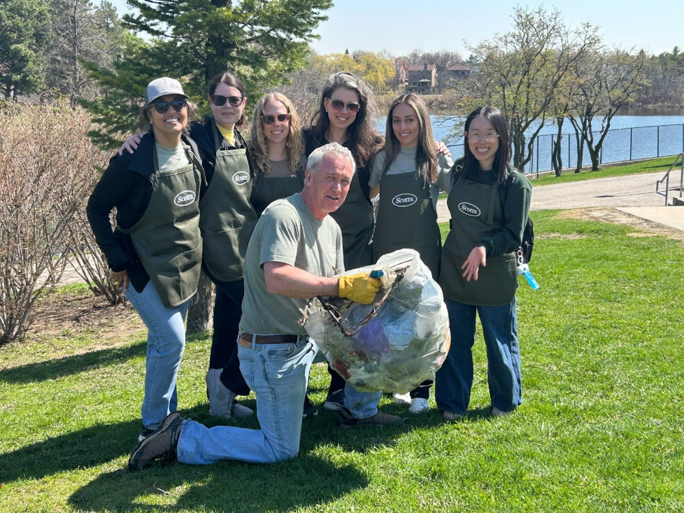 ScottsMiracle-Gro associates volunteering