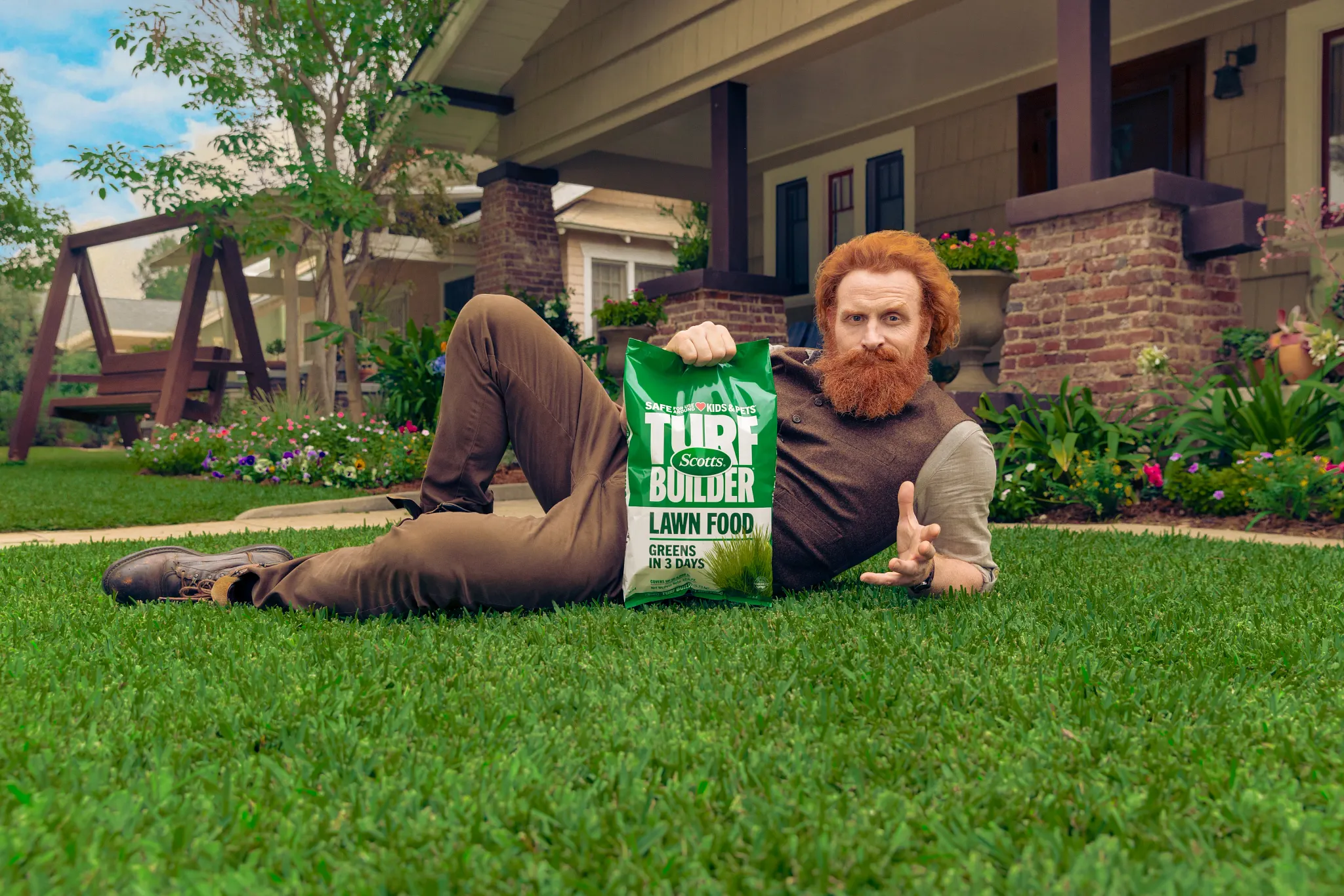 Scott for Scotts on Lawn with Lawn Food Bag