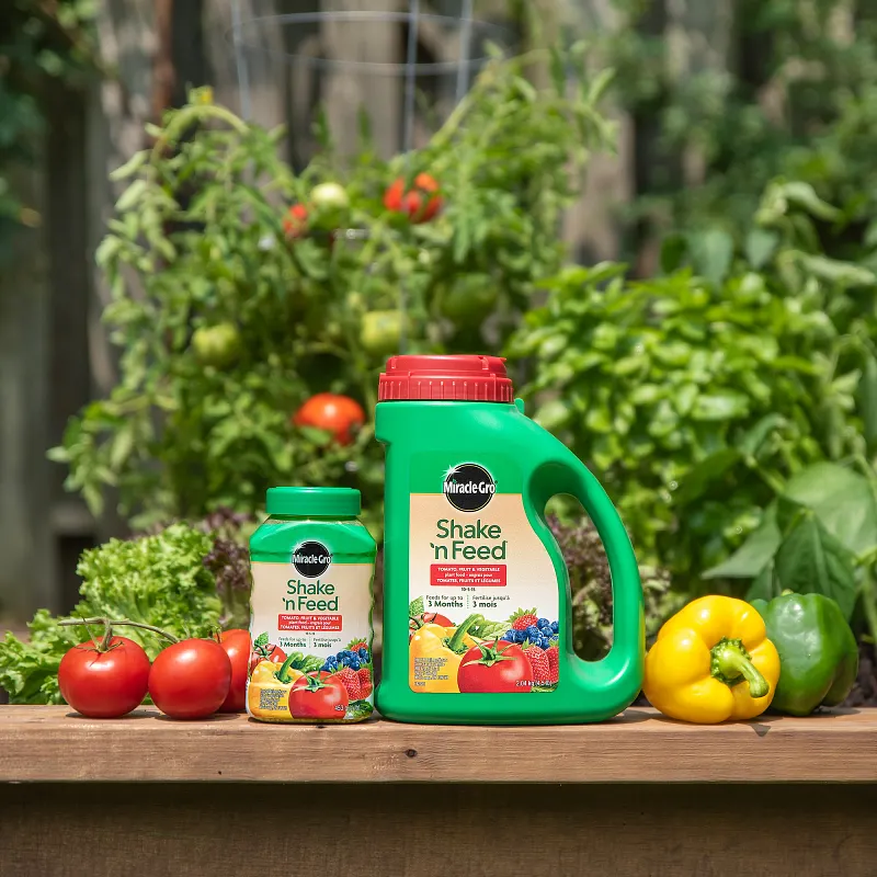 Miracle-Gro&reg; Shake N Feed Tomato, Fruits & Vegetables Plant Food image number 5.0