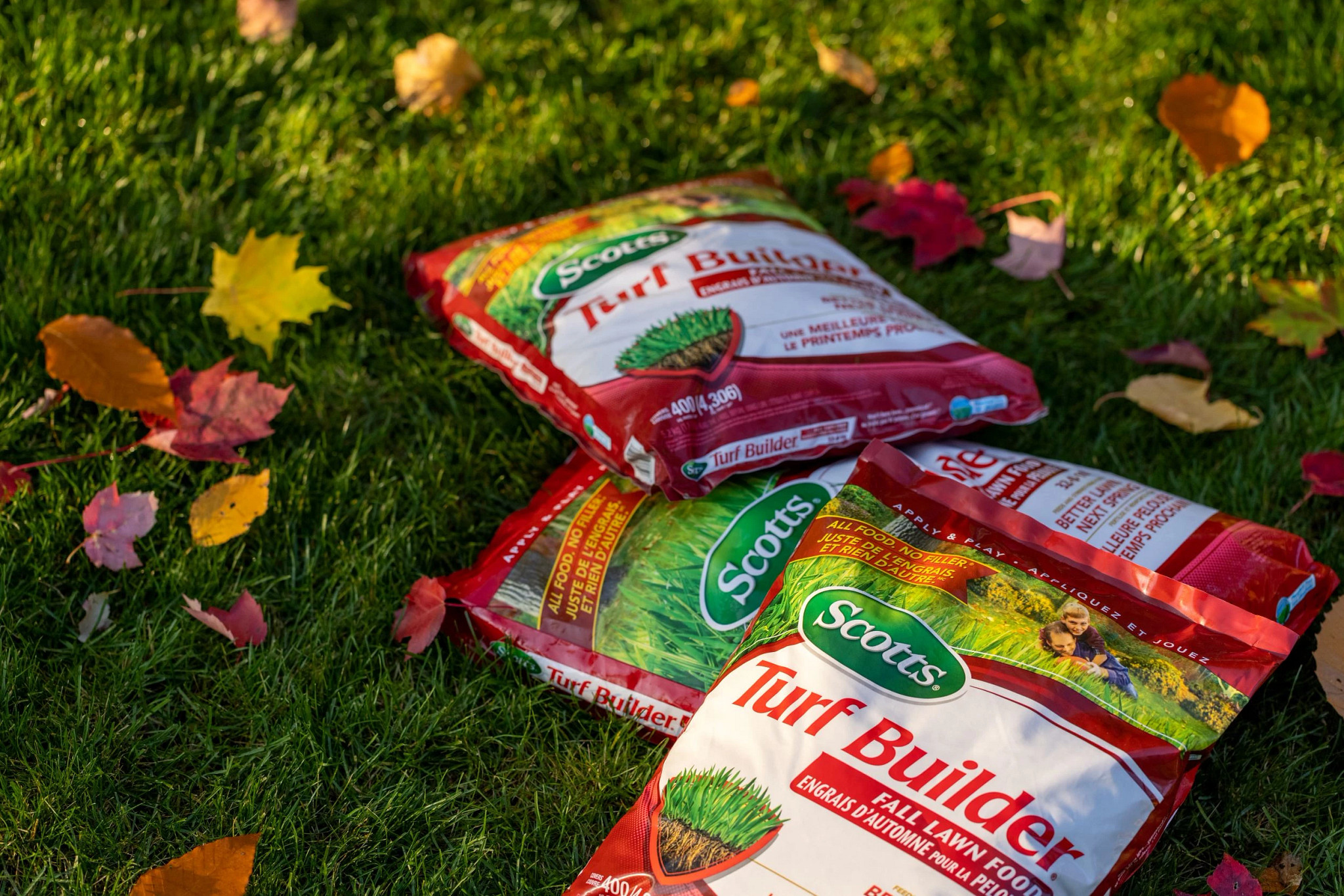 scotts fall lawn food bags on a fall lawn