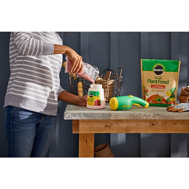 Miracle-Gro&reg; Water Soluble Tomato Plant Food image number 6.0