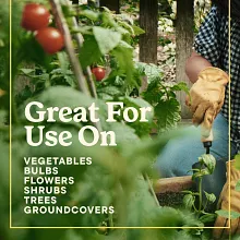 Miracle-Gro&reg; Shake 'N Feed All Purpose Plant Food Plus Weed Preventer₁ image number null