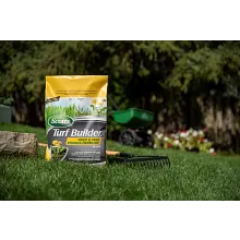 Turf Builder&reg; Weed And Feed image number null