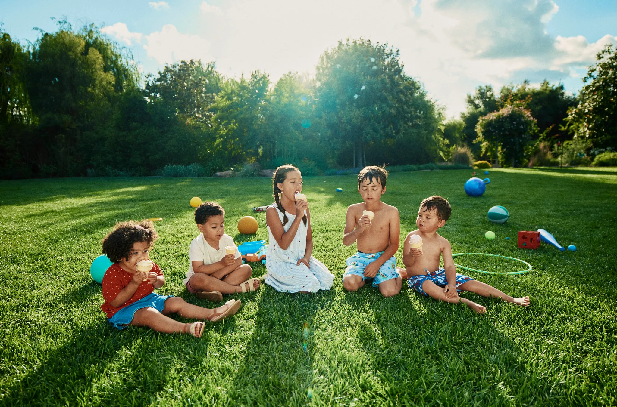 kids eating ice cream