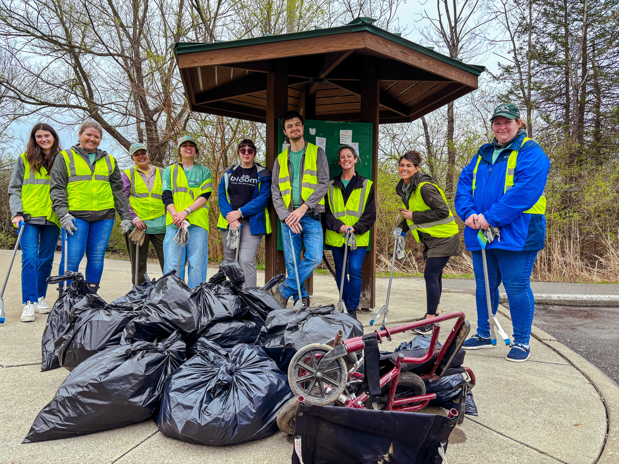 ScottsMiracle-Gro associates volunteering to clean up litter