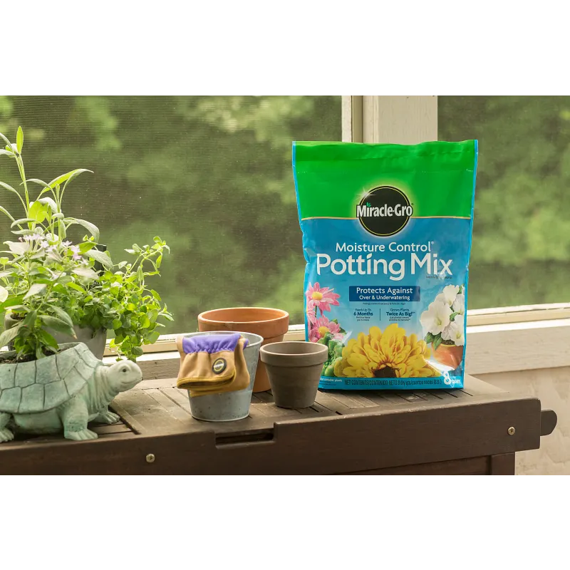 Miracle-Gro Moisture Control Potting Mix image number 3.0
