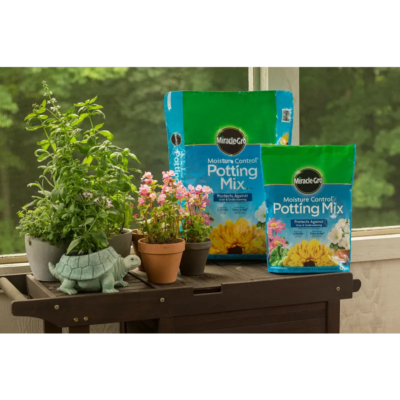 Miracle-Gro Moisture Control Potting Mix image number 4.0