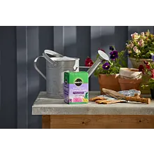 Miracle-Gro&reg; Water Soluble Bloom Booster&reg; Flower Food Image 6