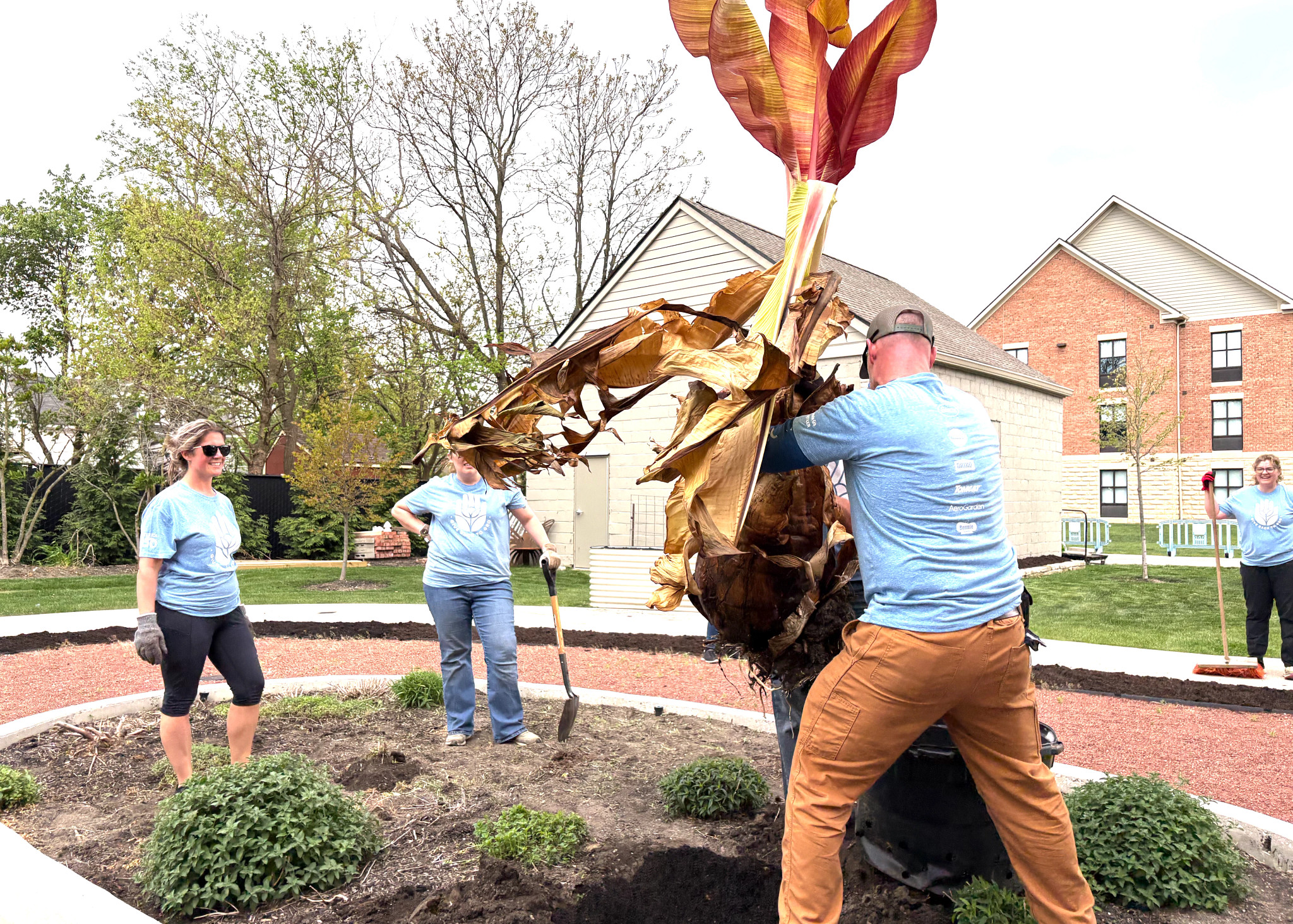 ScottsMiracle-Gro associates volunteering