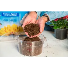 Miracle-Gro Moisture Control Potting Mix image number null