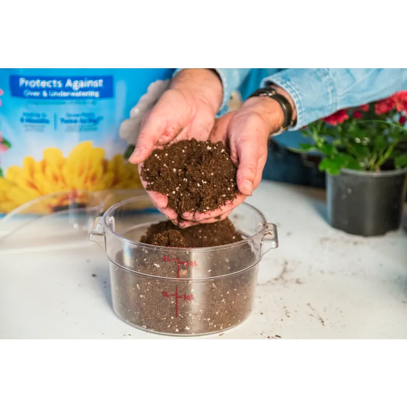 Miracle-Gro Moisture Control Potting Mix image number 6.0
