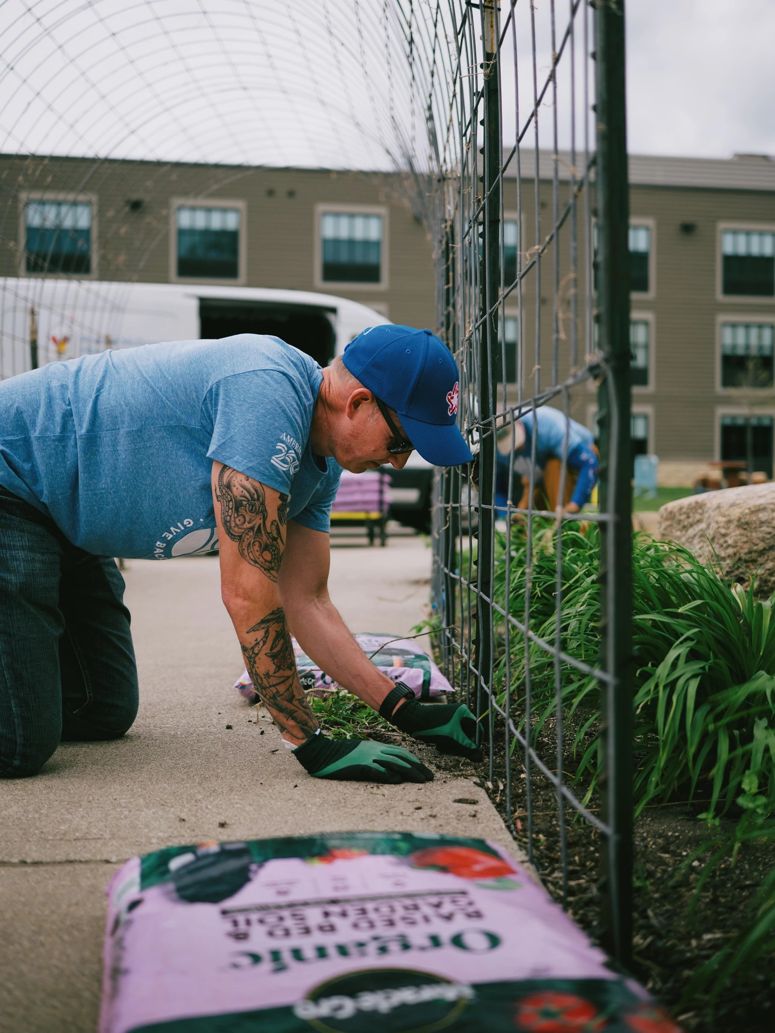 ScottsMiracle-Gro associates volunteering