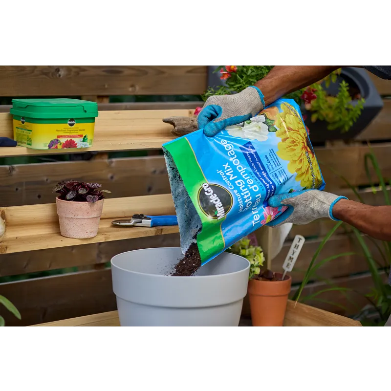 Moisture Control Potting Mix image number 3.0