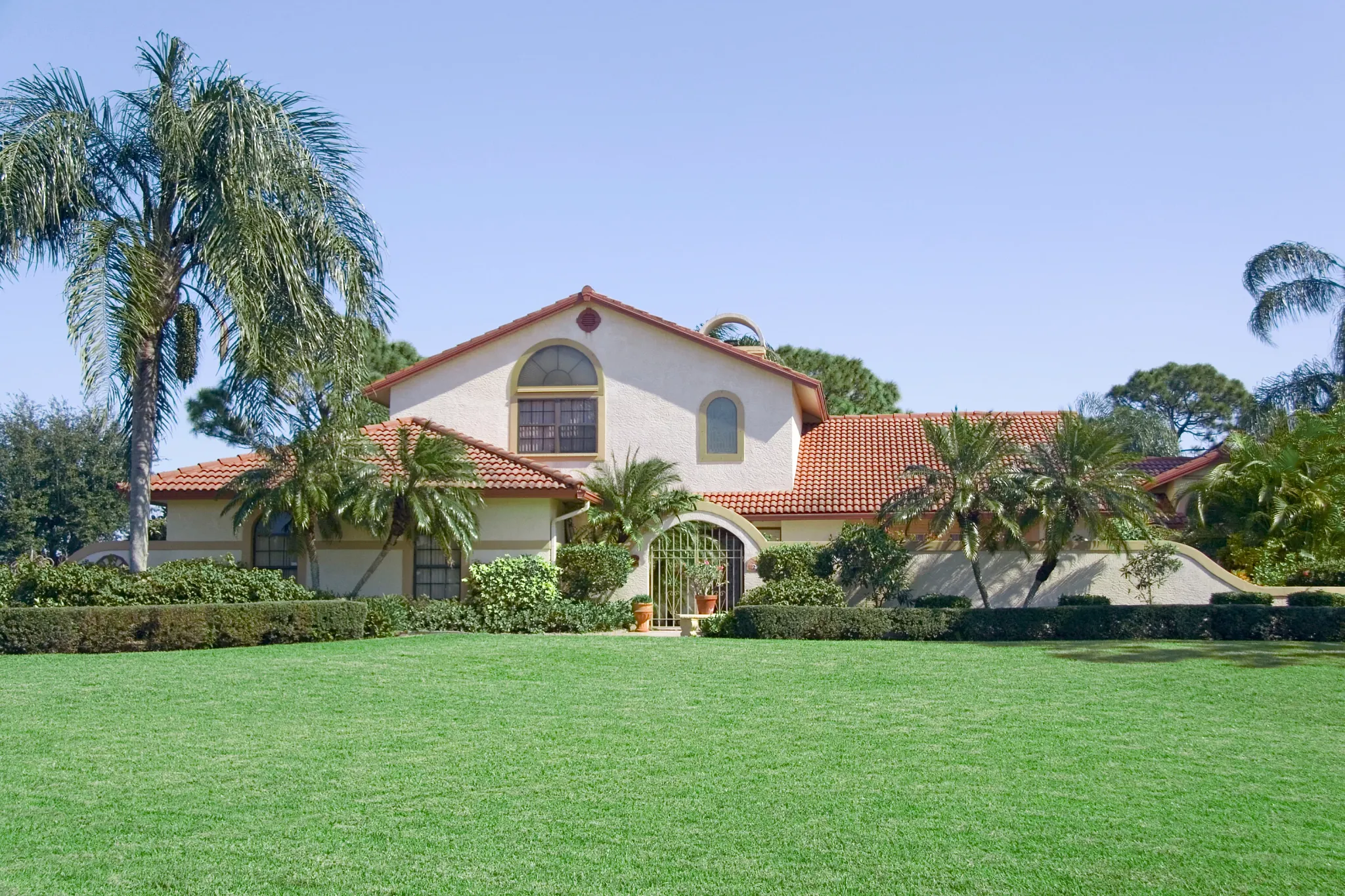 A house in the south with beautiful landscaping and a well-manicured bermudagrass lawn